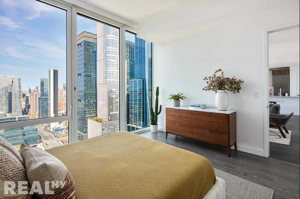 W 30th St #19F - Photo 5 of 14