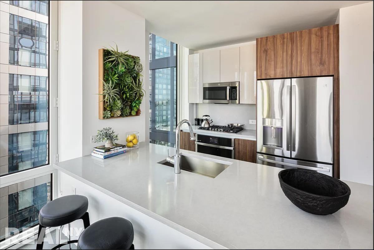 W 30th St #42G - Photo 2 of 15