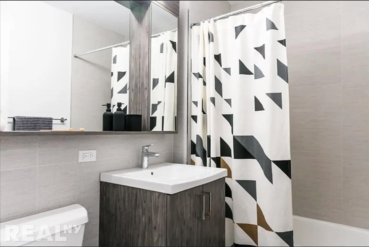 E 94th St #21C - Photo 5 of 8