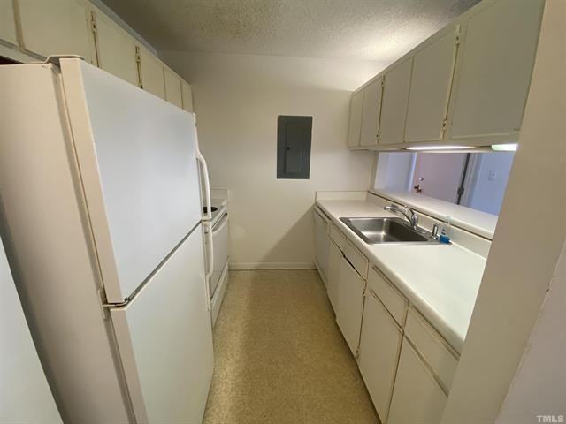 1401 Collegiate Cir - Photo 7 of 16