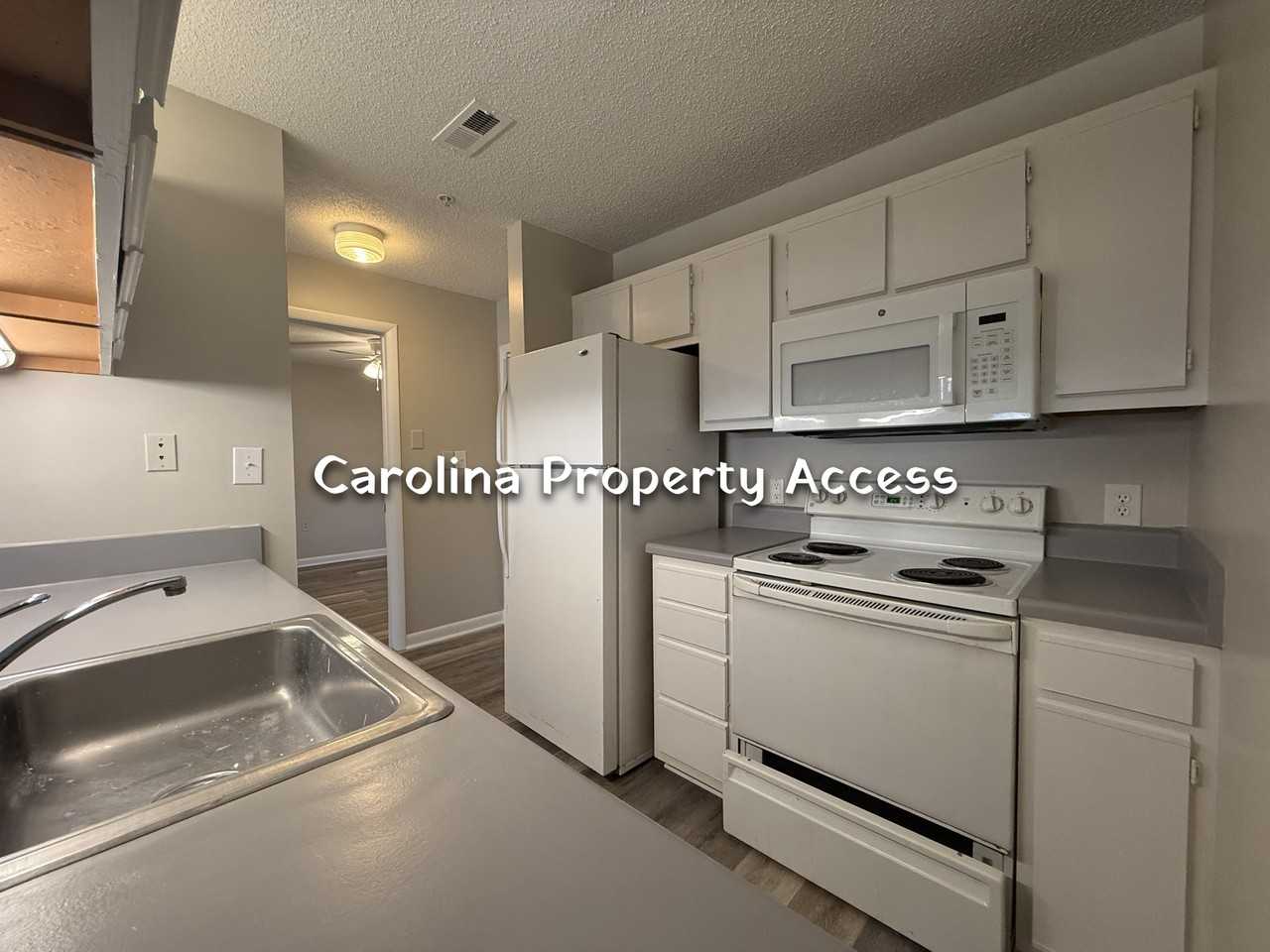 1401 Collegiate Cir - Photo 2 of 16