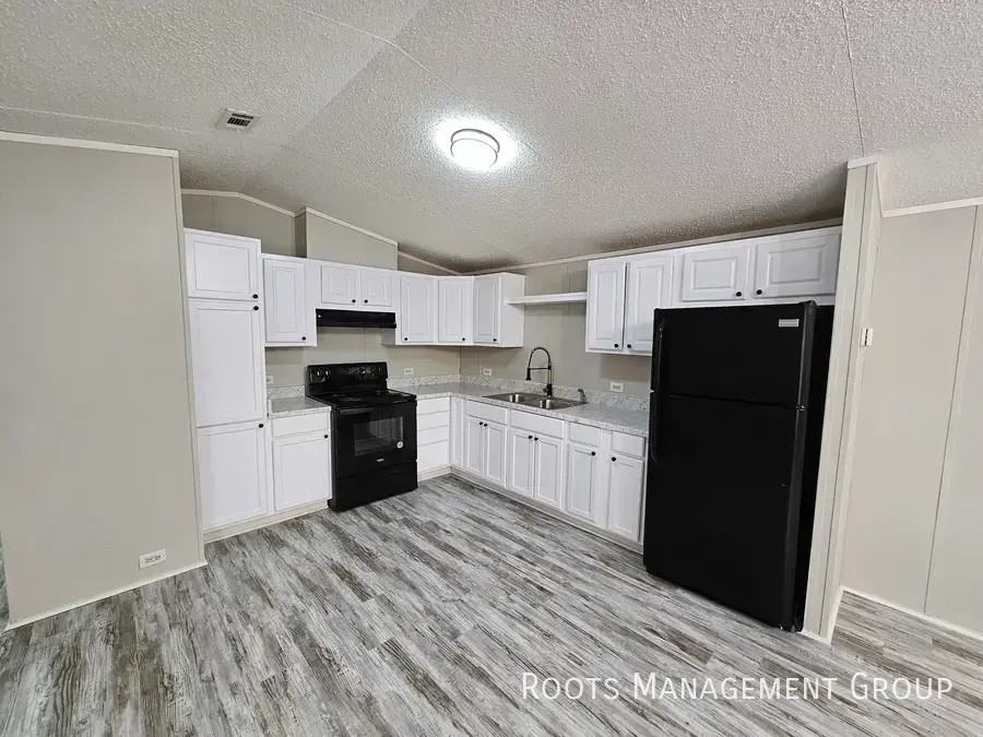 1704 Doug Ln #1704D - Photo 3 of 16