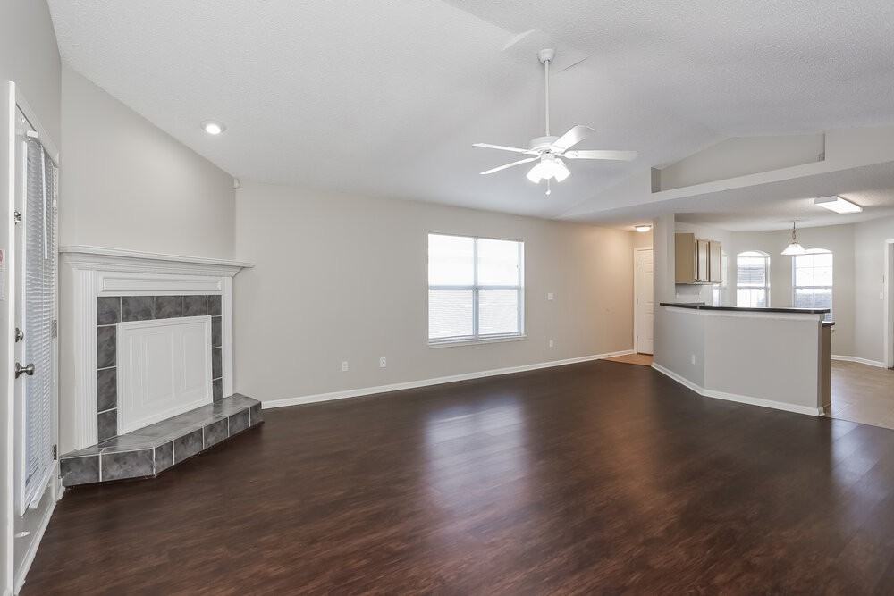 4506 Deer Valley Dr - Photo 4 of 16