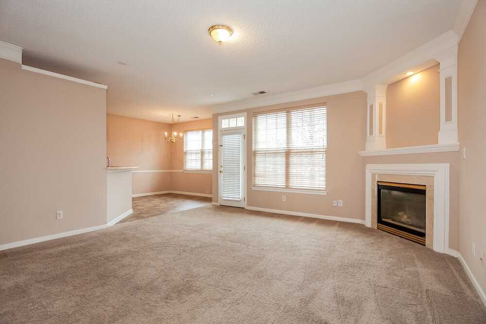 12330 Summer Creek Ln - Photo 4 of 17