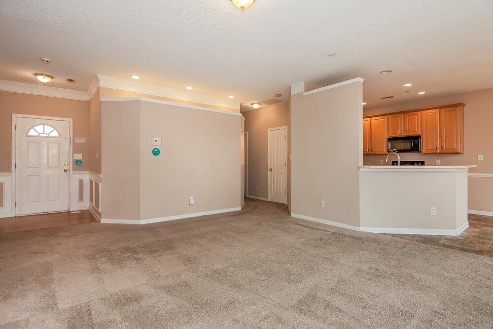 12330 Summer Creek Ln - Photo 5 of 17