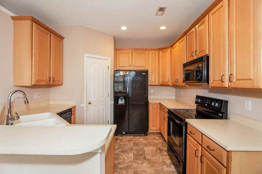 12330 Summer Creek Ln - Photo 7 of 17