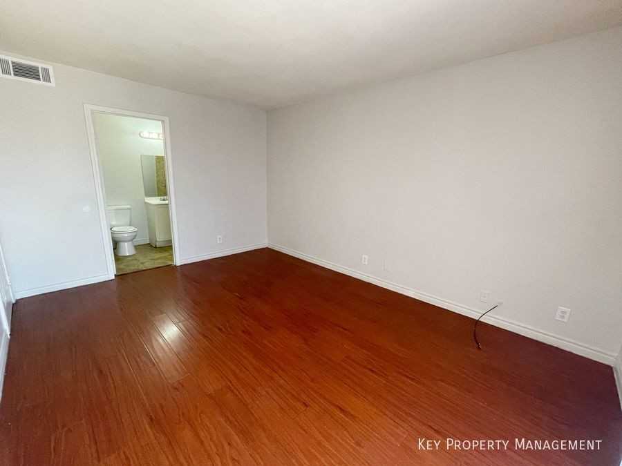 5447 Retablo Ave #4 - Photo 7 of 15