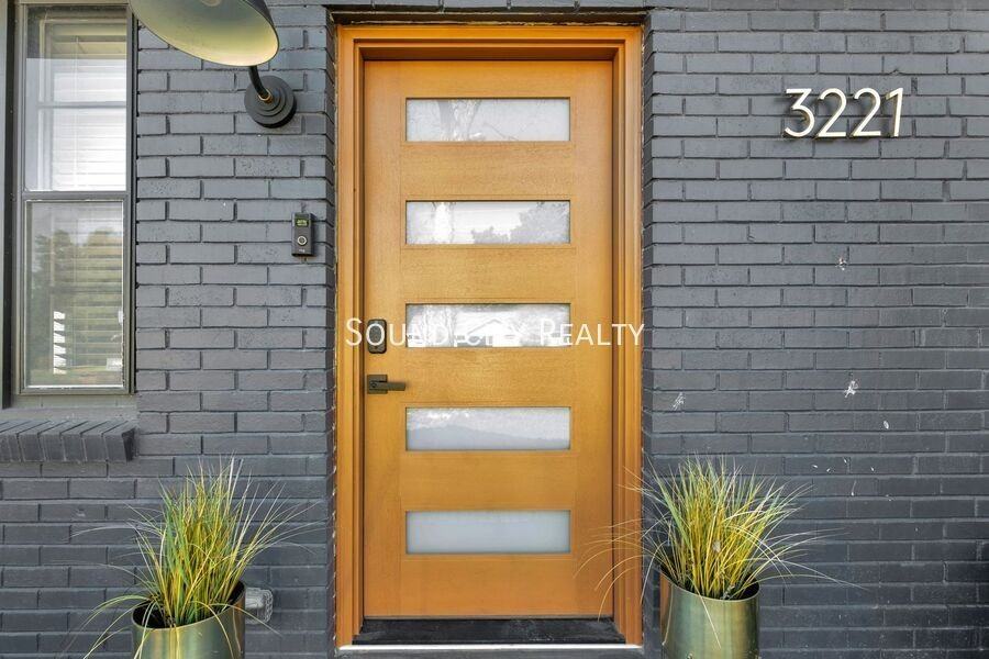 3221 Cloverwood Dr - Photo 2 of 24