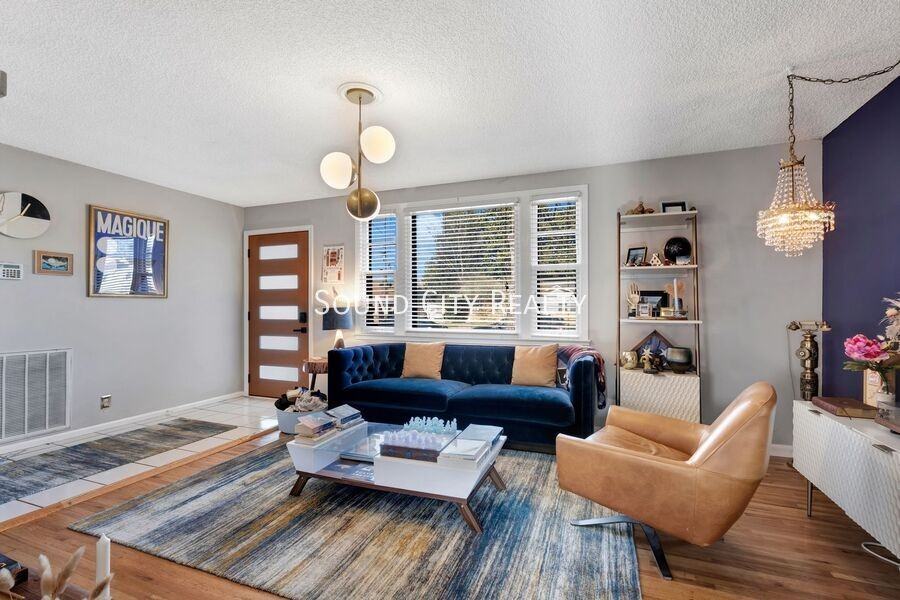 3221 Cloverwood Dr - Photo 5 of 24