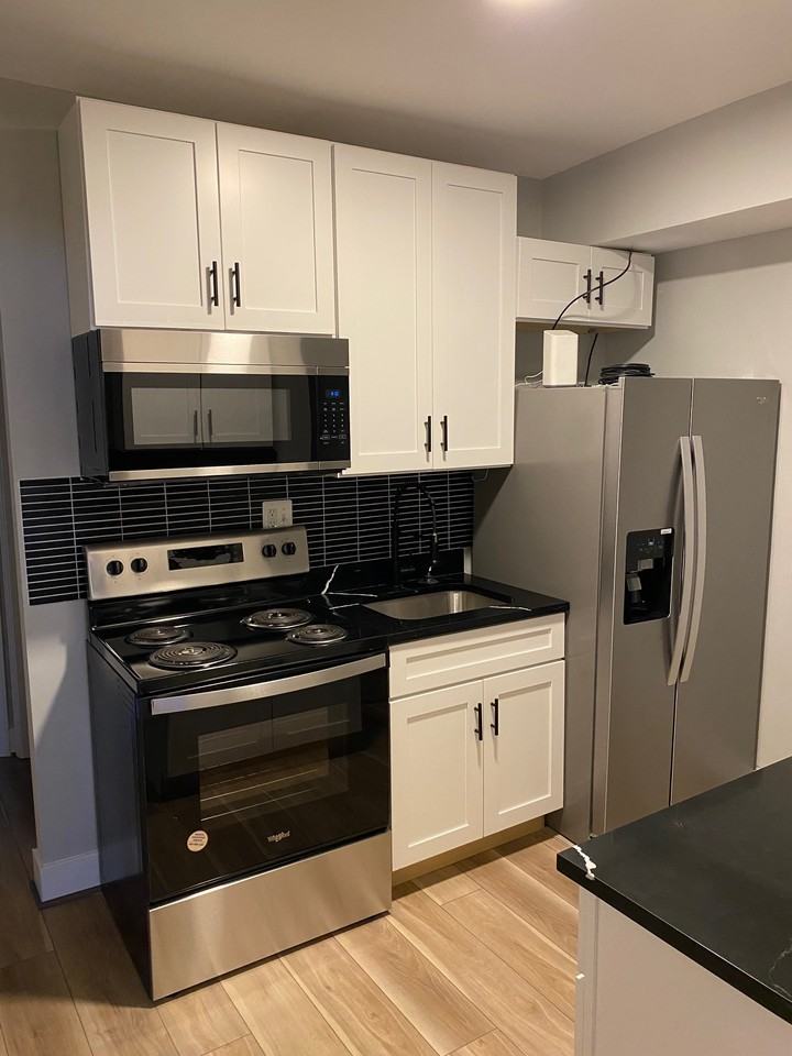 1255 Sargeant St - Photo 2 of 10