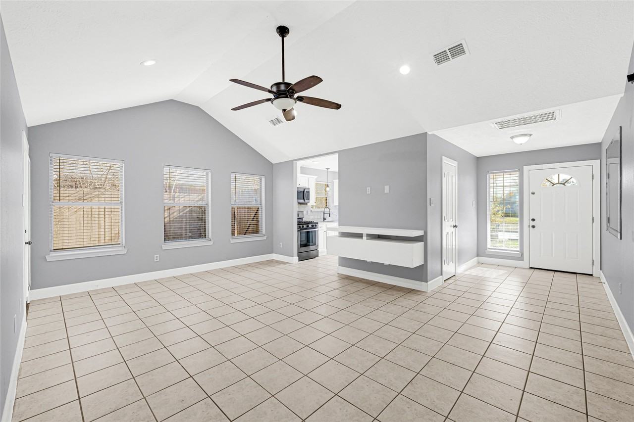 26214 Cypresswood Dr #26214 - Photo 4 of 23