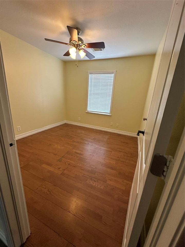 10110 Glenmawr Dr #10110 - Photo 6 of 11