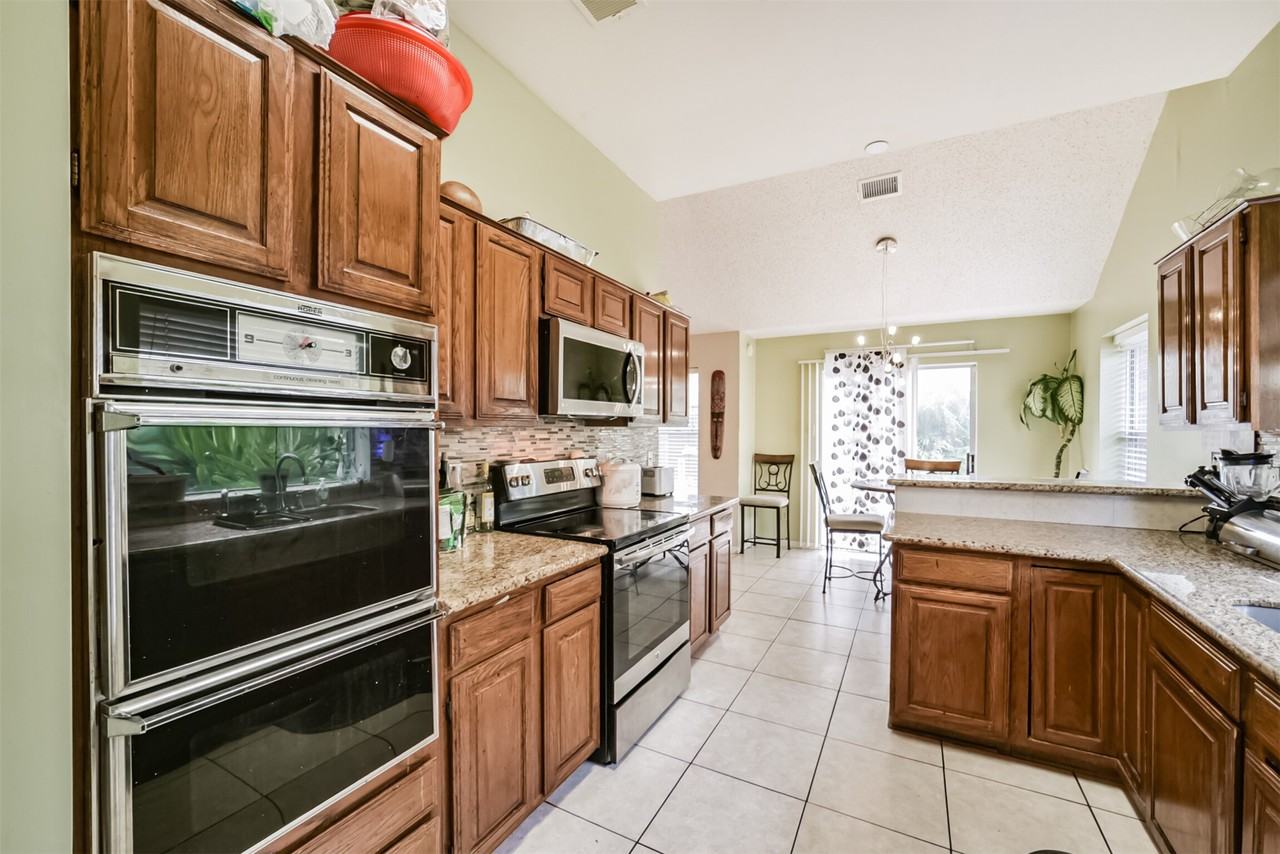 15519 Montesa Dr #15519 - Photo 7 of 37