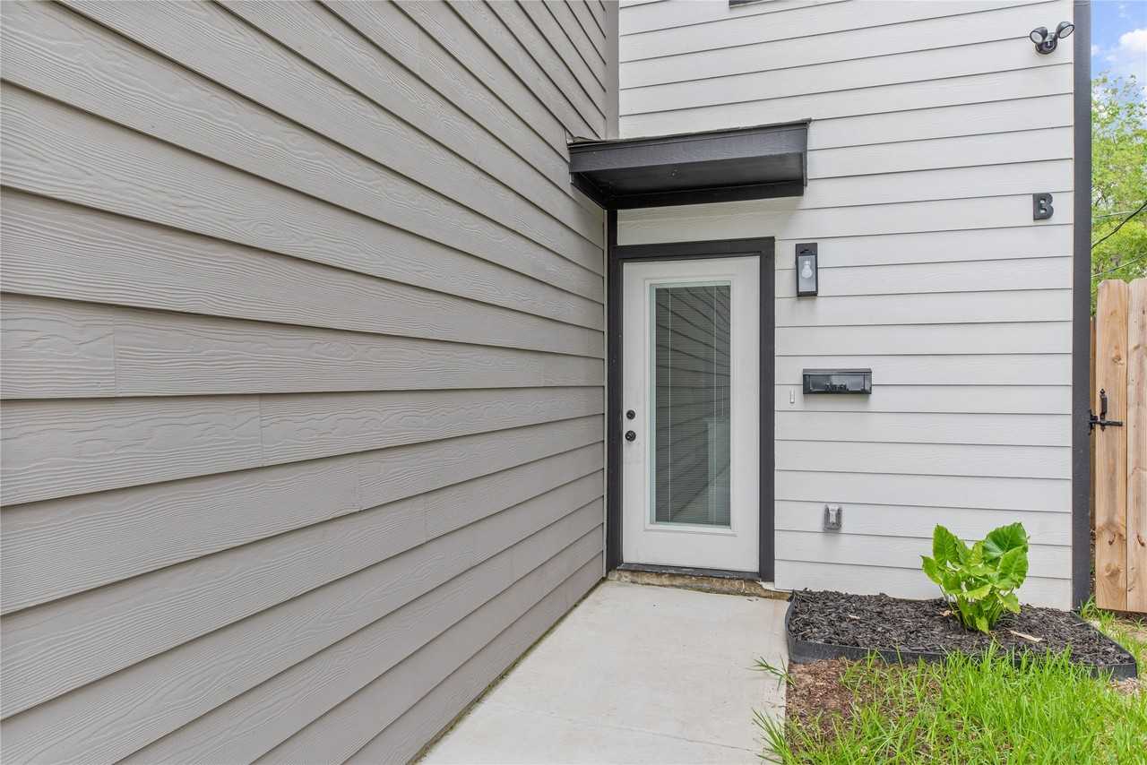 8161 Tate St #8161B - Photo 2 of 20