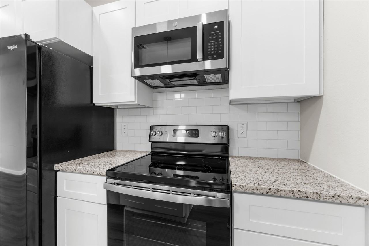 8161 Tate St #8161B - Photo 4 of 20