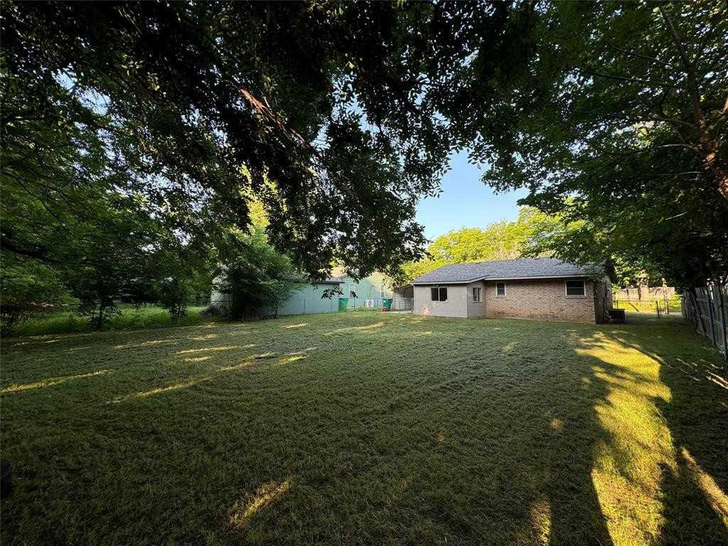 2004 Throckmorton St #2004 - Photo 4 of 24