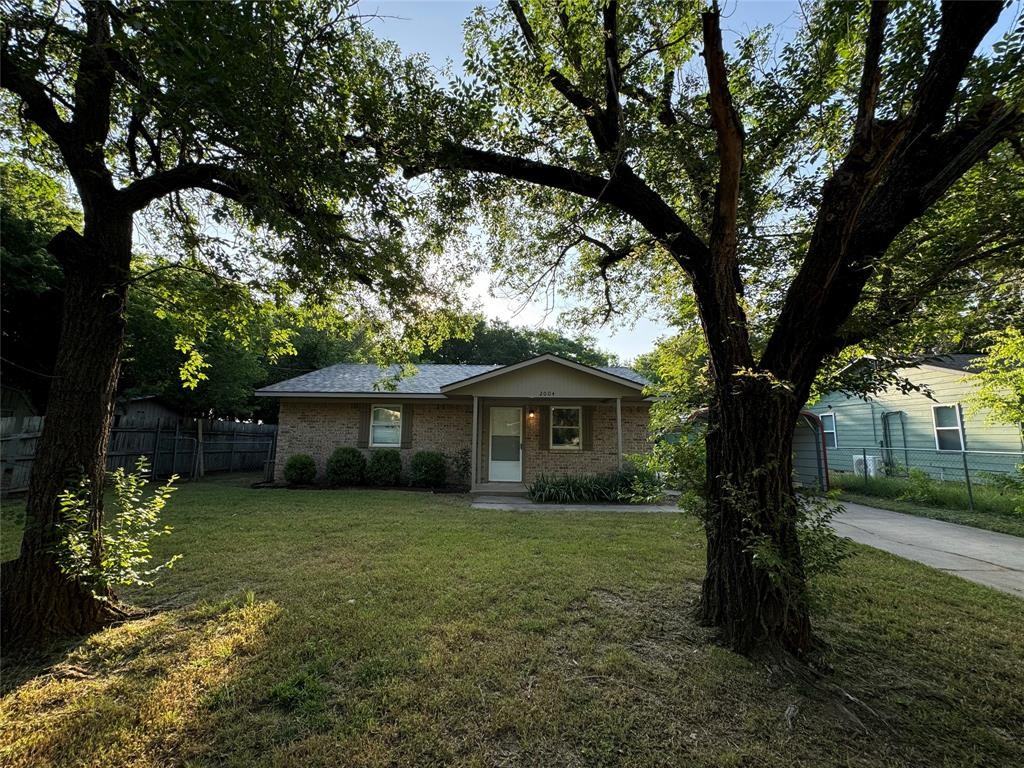 2004 Throckmorton St #2004 - Photo 5 of 24