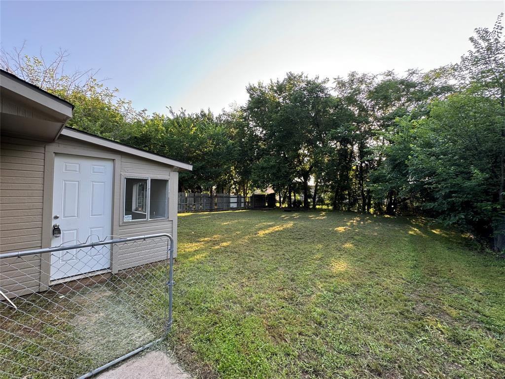 2004 Throckmorton St #2004 - Photo 7 of 24