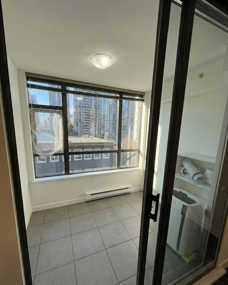 538 Smithe Street #506 - Photo 5 of 8