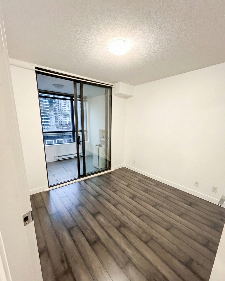 538 Smithe Street #506 - Photo 4 of 8