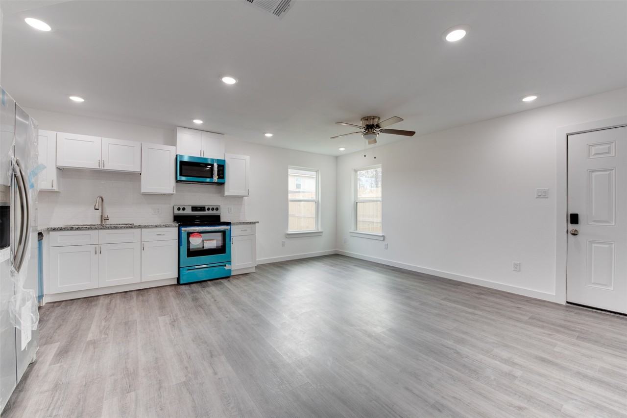 8128 Sterlingshire St #8128A - Photo 2 of 20