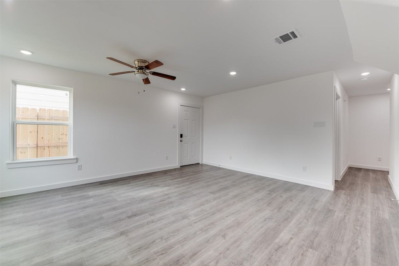 8128 Sterlingshire St #8128A - Photo 4 of 20