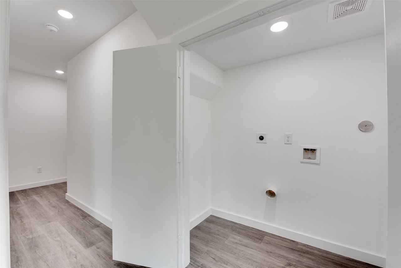 8128 Sterlingshire St #8128A - Photo 6 of 20