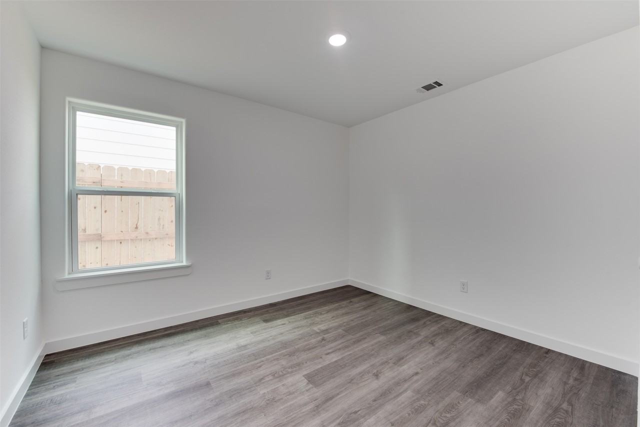 8128 Sterlingshire St #8128A - Photo 7 of 20