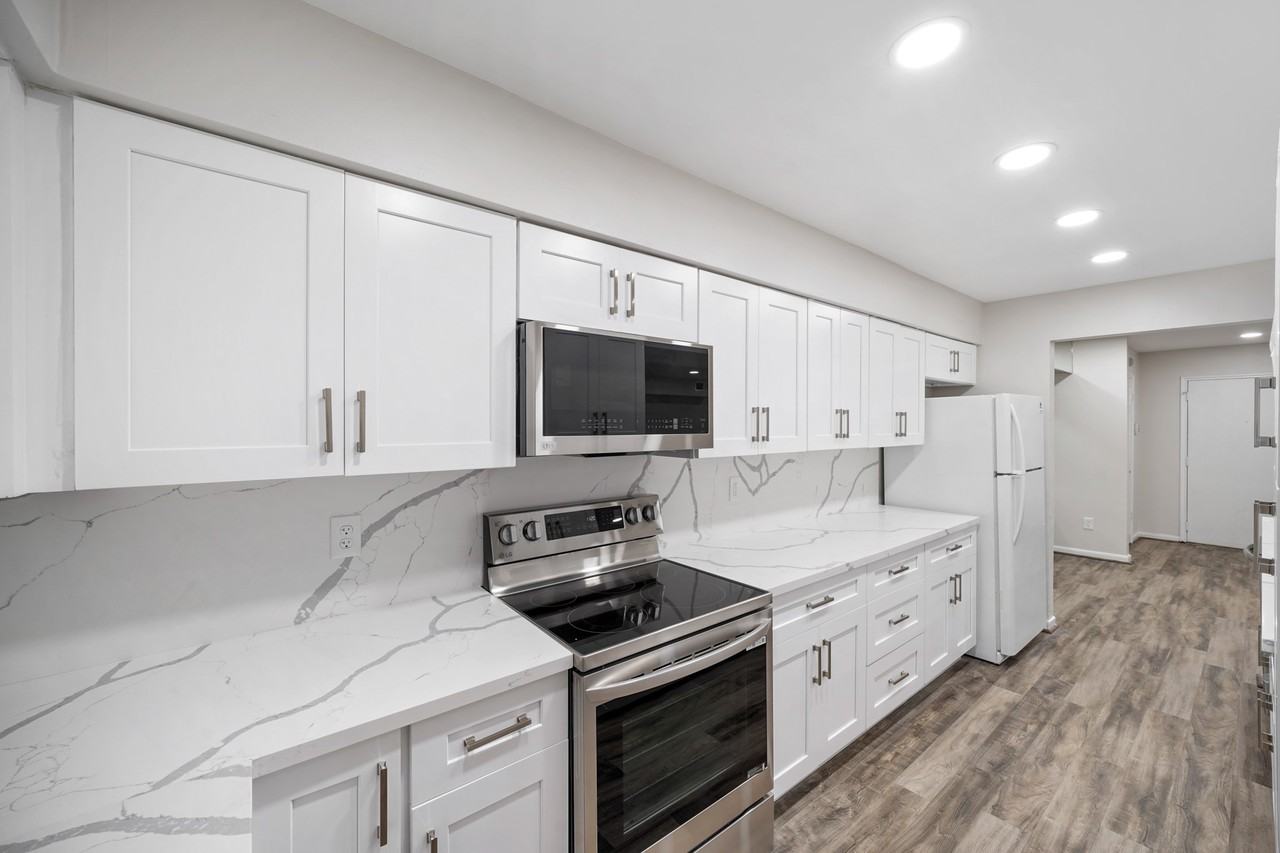 357 N Post Oak Ln #357-101 - Photo 3 of 19