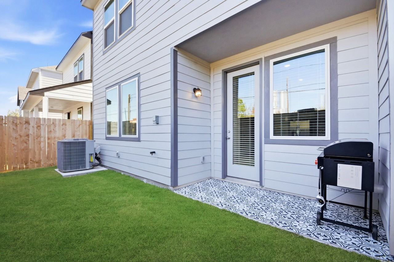 10010 Rustic Charm St #10010 - Photo 3 of 27