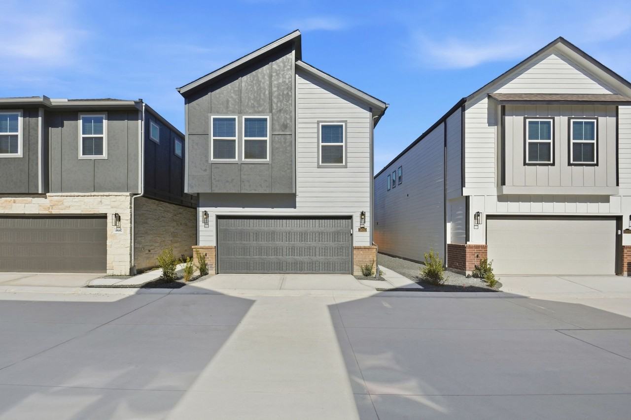 10010 Rustic Charm St #10010 - Photo 4 of 27