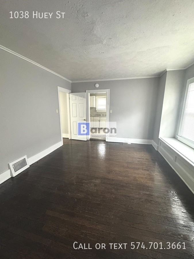 1038 Huey St - Photo 3 of 21