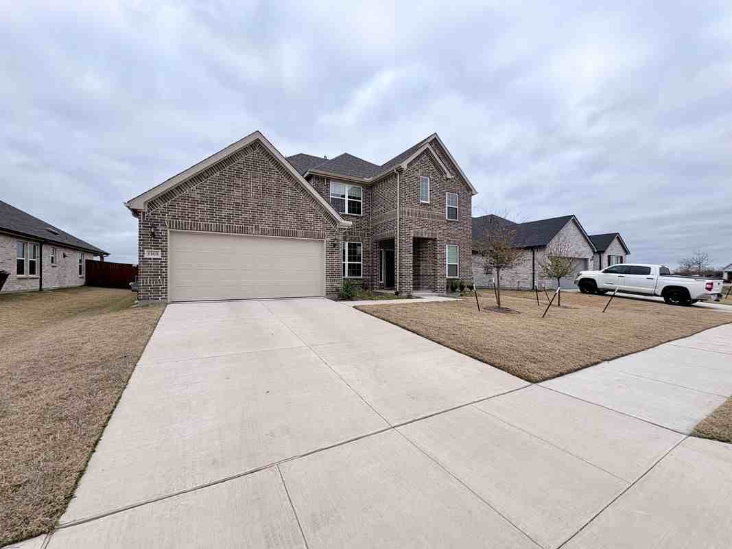 1505 Isaac Dr - Photo 2 of 33