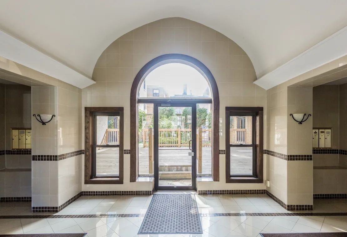 4556 W Wilson Ave - Photo 2 of 17