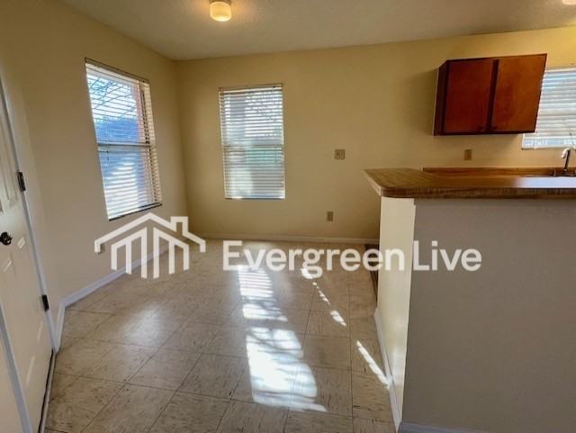 121 Pembroke Ct - Photo 5 of 20