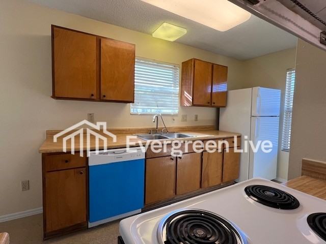 121 Pembroke Ct - Photo 7 of 20