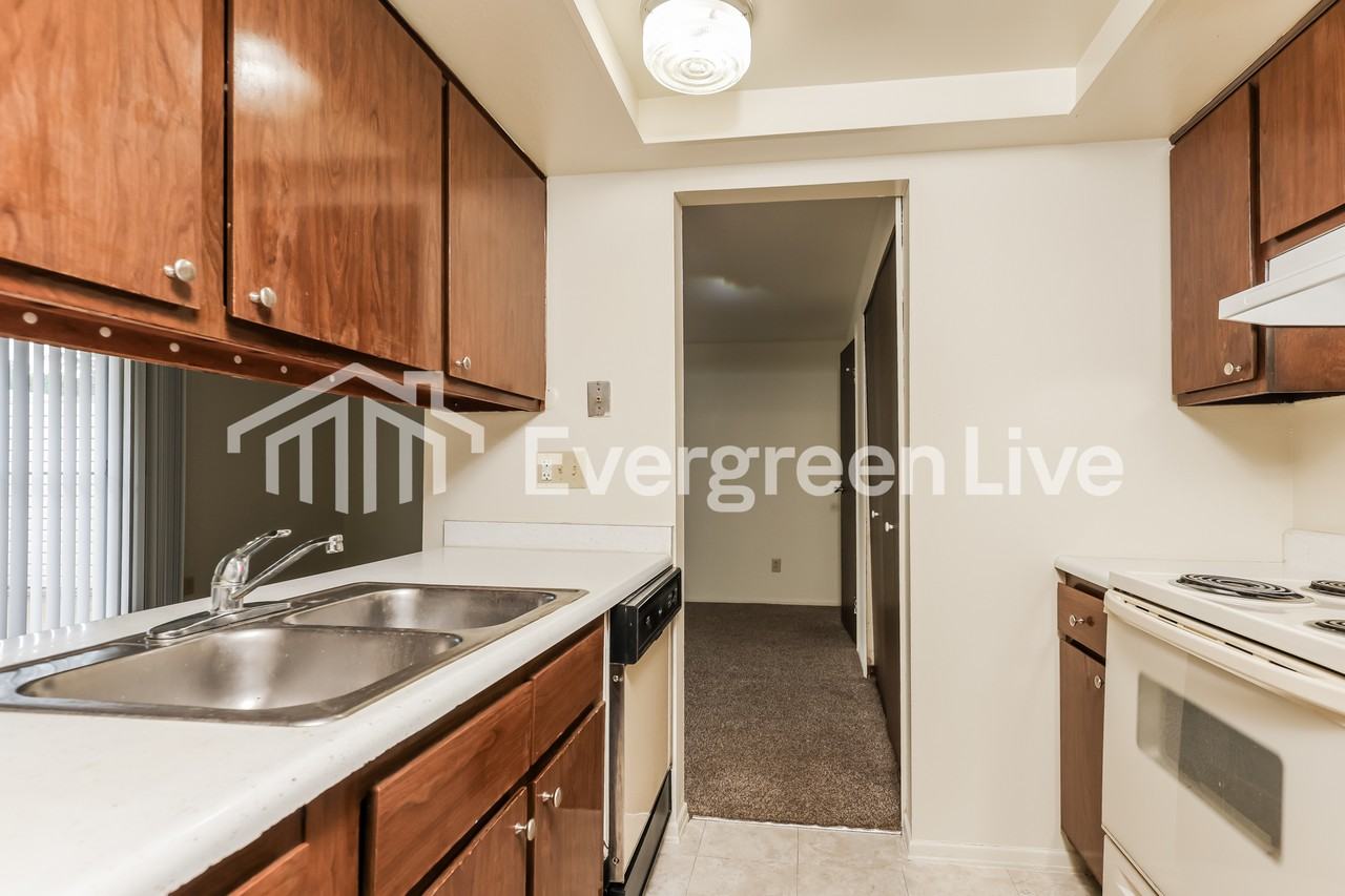 5676 Troy Villa Blvd - Photo 7 of 15