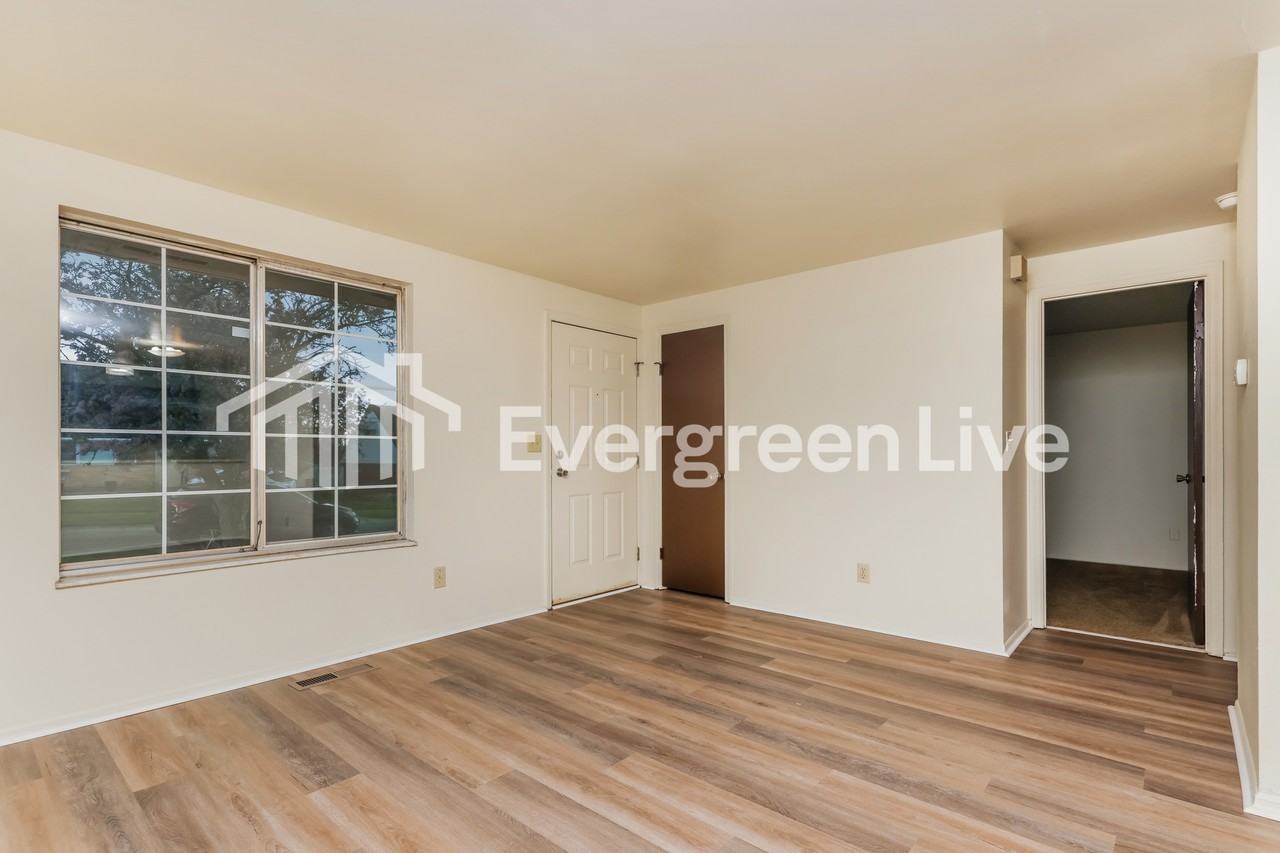 5989 Chatsworth Dr - Photo 4 of 15