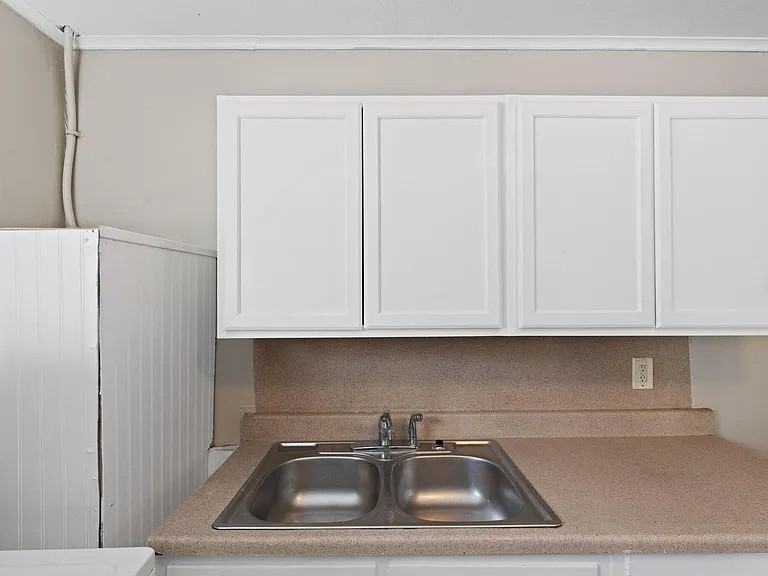 818 Whitney Ave - Photo 2 of 22