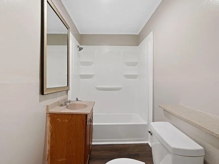 818 Whitney Ave - Photo 3 of 22