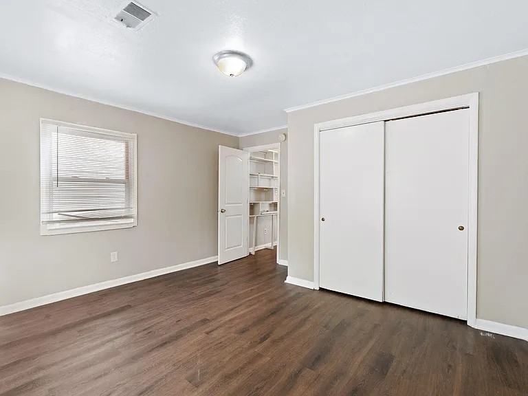 818 Whitney Ave - Photo 6 of 22