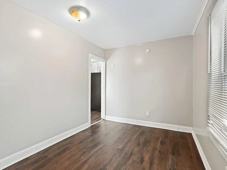 818 Whitney Ave - Photo 7 of 22