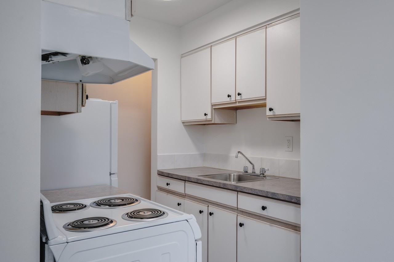 1175 Haro Street - Photo 6 of 13