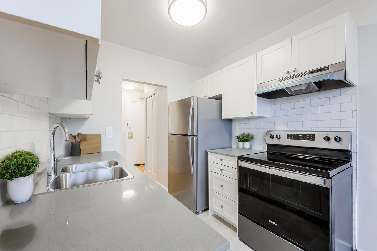 Simcoe - Photo 2 of 11