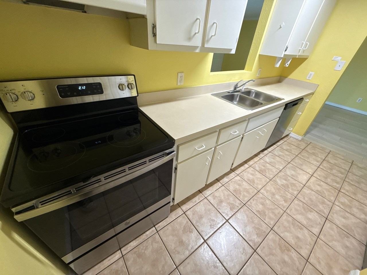 1910 Nw 12Th Ave - Photo 6 of 14