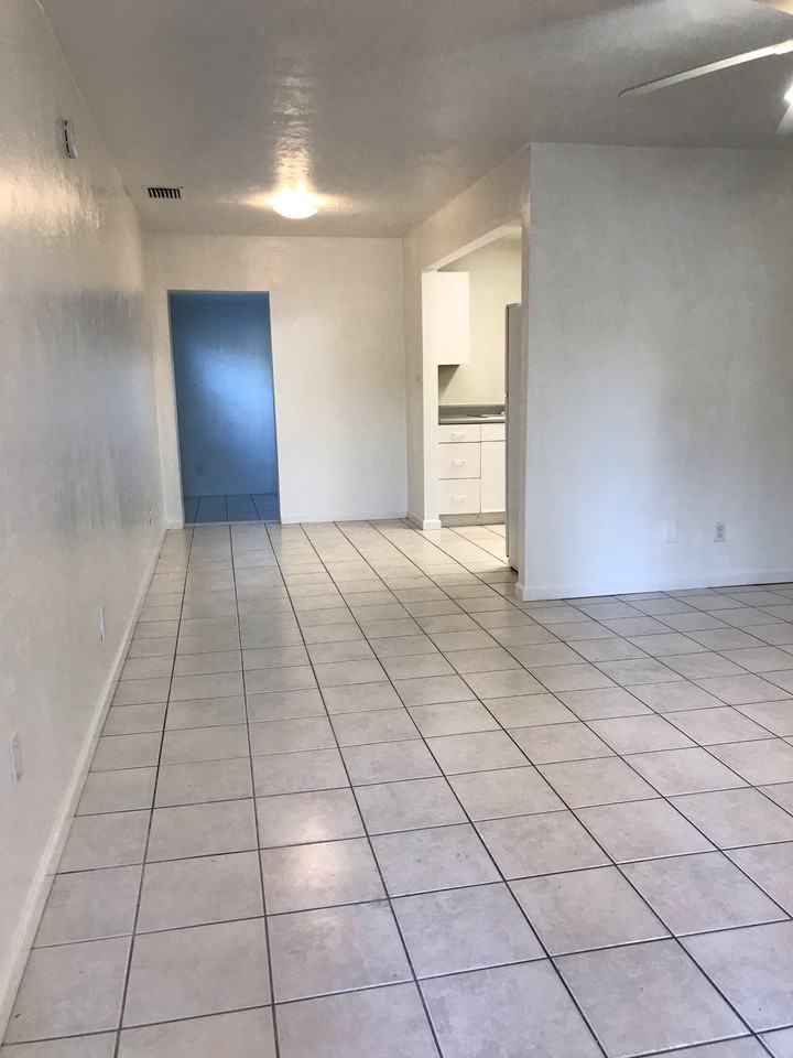 1358 Highlands Dr #B1 - Photo 3 of 18