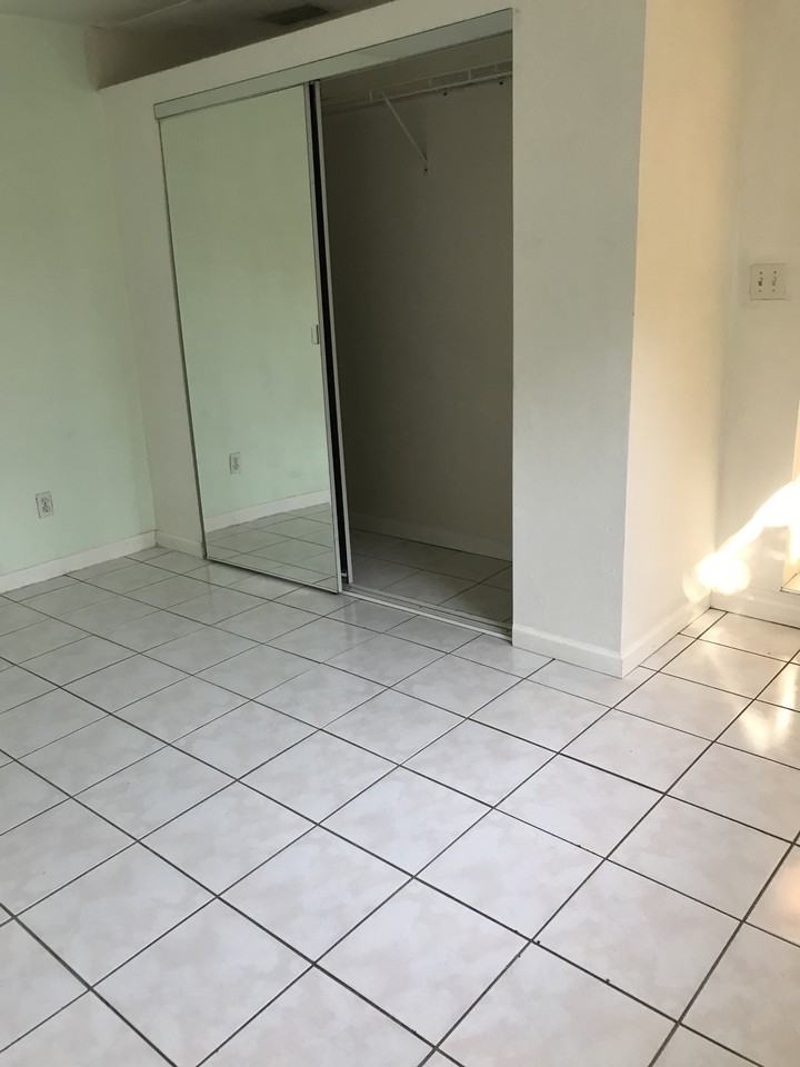 1358 Highlands Dr #B1 - Photo 5 of 18