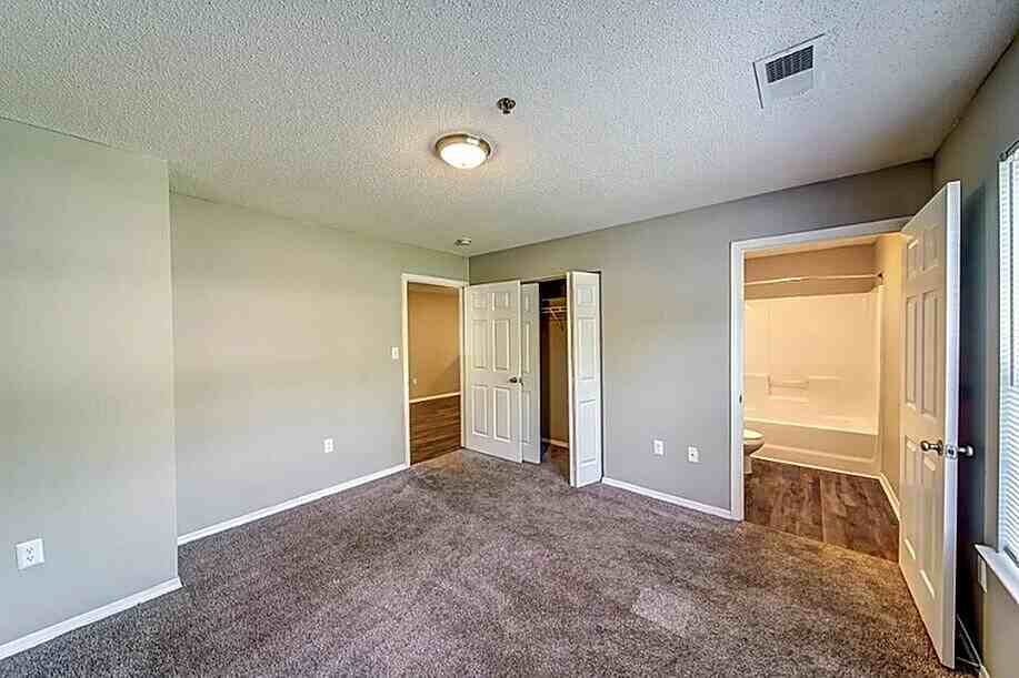 Ivy Hollow - Photo 7 of 25