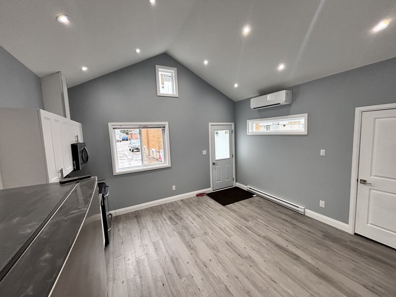 140 Byron Avenue #4 - Photo 5 of 8