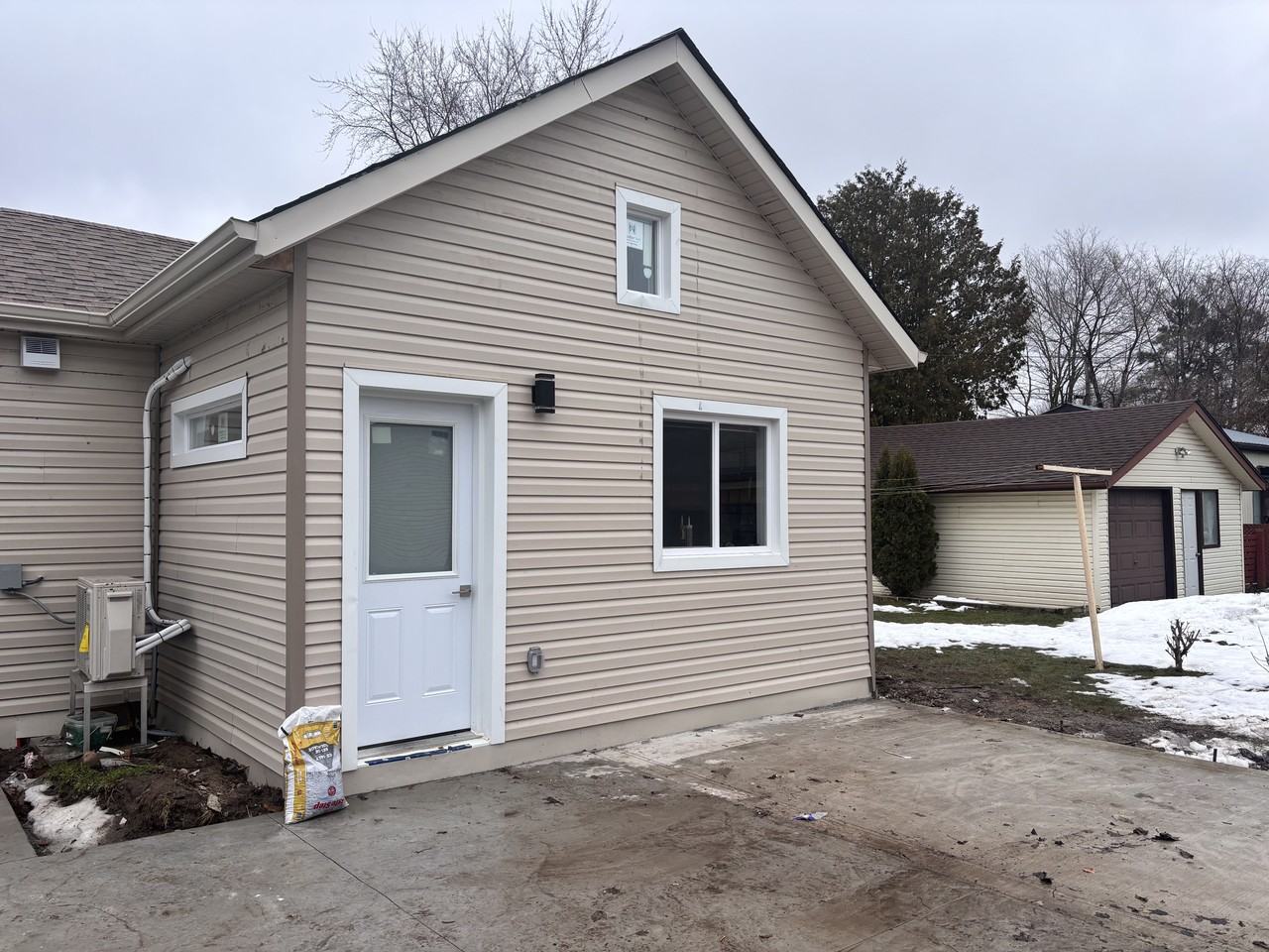 140 Byron Avenue #4 - Photo 2 of 8